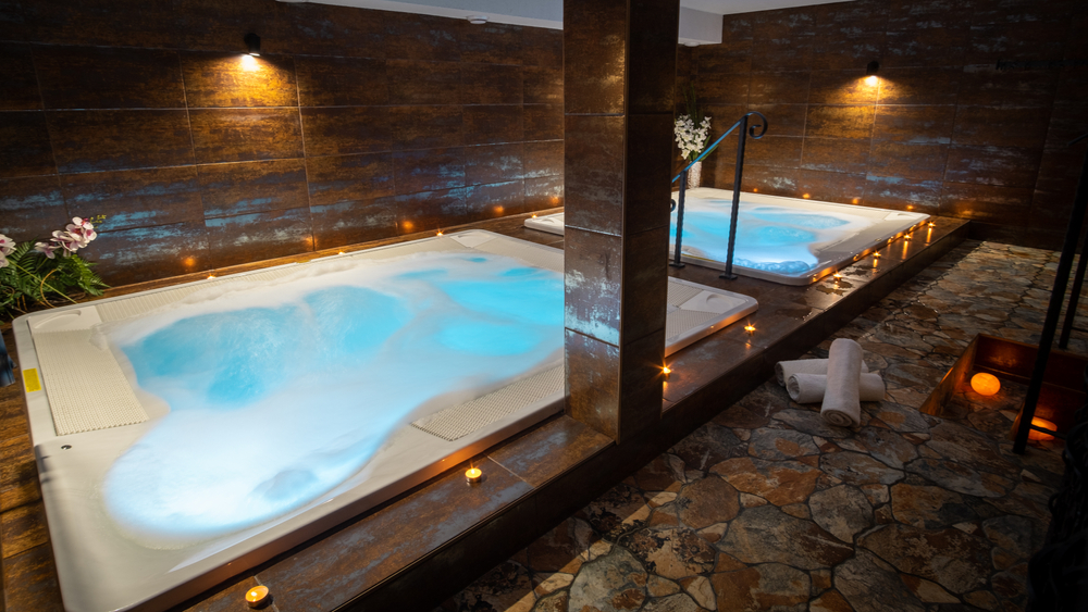 Private,Whirlpool,In,A,Wellness,Center.,Indoor,Whirlpool,With,Bubbles.