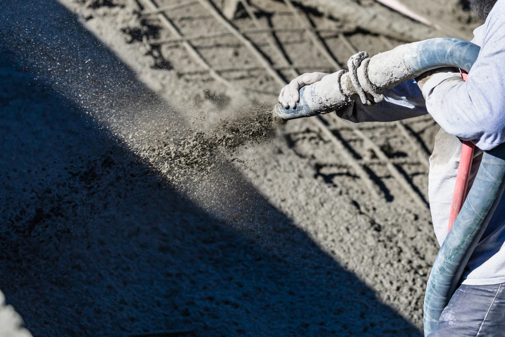Pool,Construction,Worker,Shooting,Concrete,,Shotcrete,Or,Gunite,Through,Hose