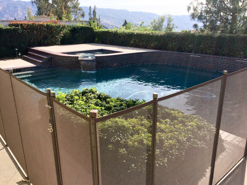 Safety,Fence,At,Swimmimg,Pool,With,Child,Protection,Gate,For