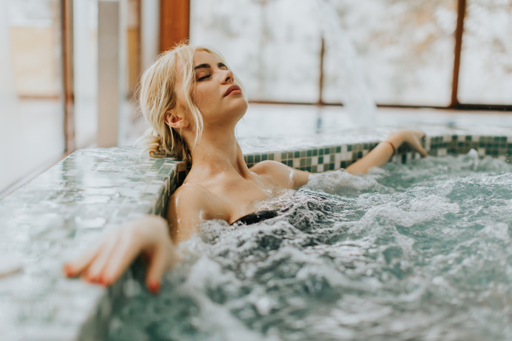 Pretty,Young,Woman,Relaxing,In,The,Whirlpool,Bathtub